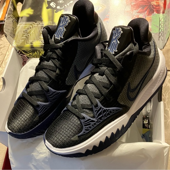 Nike Kyrie Low 4Tb Men’s Shoe - Picture 2 of 6